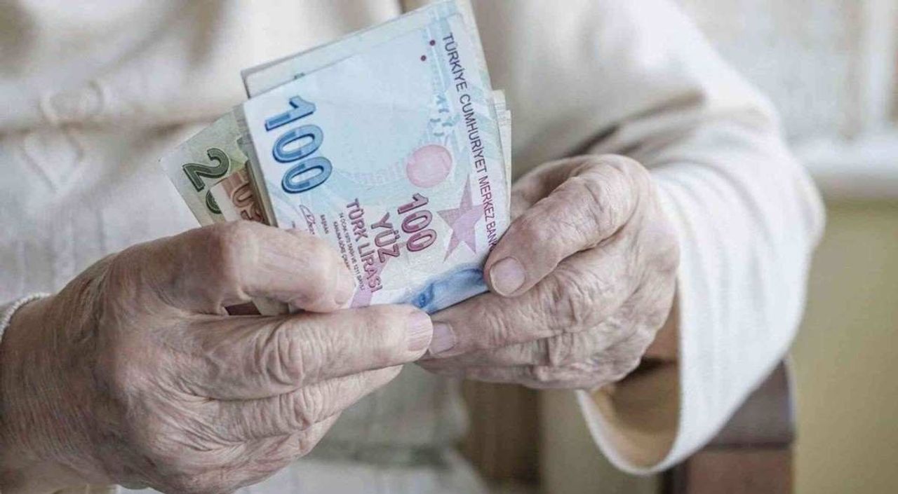 Emekli maaşına ek zam