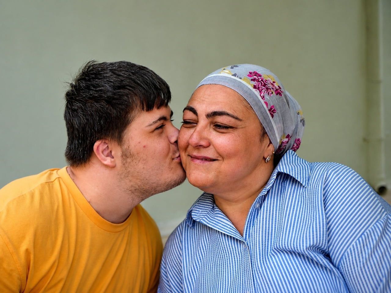 EMİRHAN ÇAM VE ANNE ESİN ÇAM