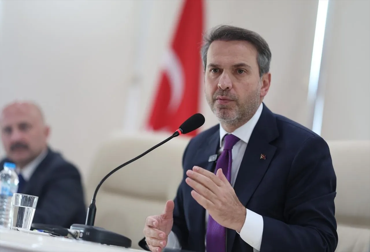 Enerji ve Tabii Kaynaklar Bakanı Alparslan Bayraktar, Adıyaman Ticaret ve Sanayi Odası'nda (ATSO)...