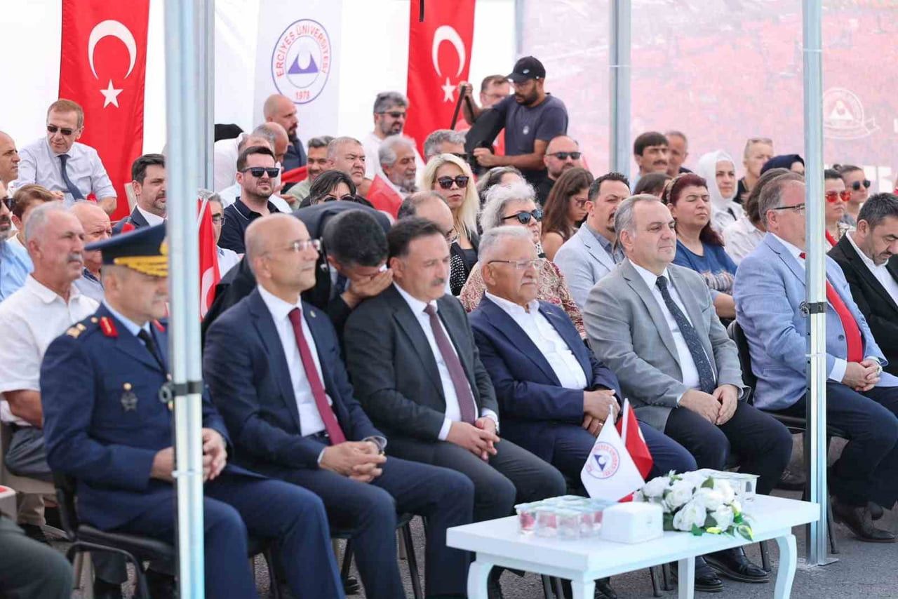 ERCİYES ÜNİVERSİTESİ (ERÜ) TARAFINDAN ‘15 TEMMUZ DEMOKRASİ VE MİLLİ BİRLİK GÜNÜ’ ETKİNLİKLERİ...