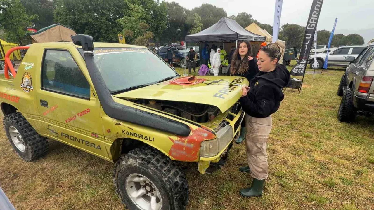ERKEK EGEMEN BİR SPOR OLARAK BİLİNEN OFF-ROAD PARKURLARINDA, BALIKESİR'İN HAVRAN İLÇESİNDE...