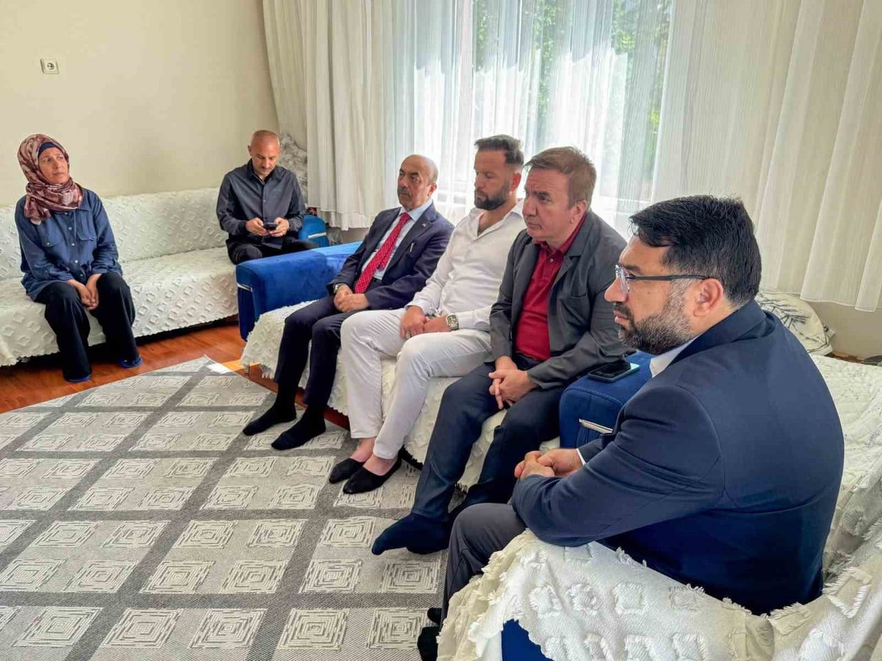 ERZİNCAN VALİSİ HAMZA AYDOĞDU, BABASI VEFAT EDEN LİSE ÖĞRENCİSİ ARDA ÖZDEMİR VE AİLESİNE TAZİYE...