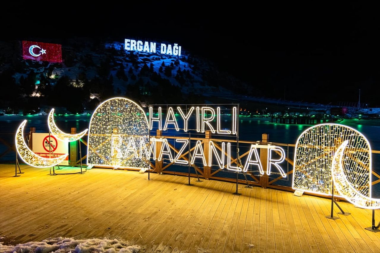 Erzincan'daki Ergan Dağı Kış Sporları ve Doğa Turizm Merkezi ramazan ayına özel...