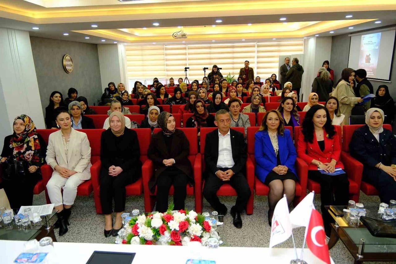 ERZİNCAN’DA DÜZENLENEN "ZİRVEDE KADIN VAR!" ETKİNLİĞİ, KADIN GİRİŞİMCİLERİN BAŞARI HİKÂYELERİNE EV...