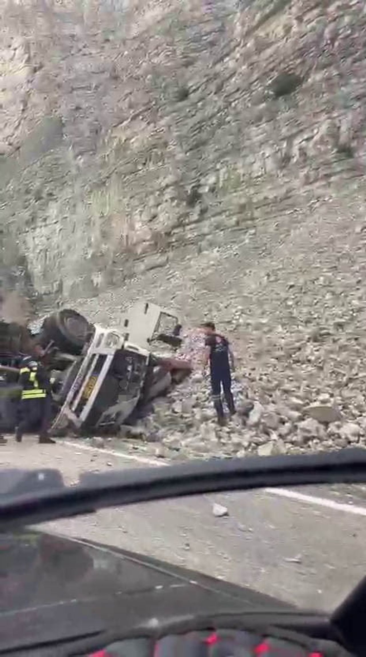 ERZURUM-ARTVİN KARA YOLU UZUNDERE İLÇESİ YEDİGÖLLER MEVKİİNDE AKŞAM SAATLERİNDE MEYDANA GELEN FECİ...