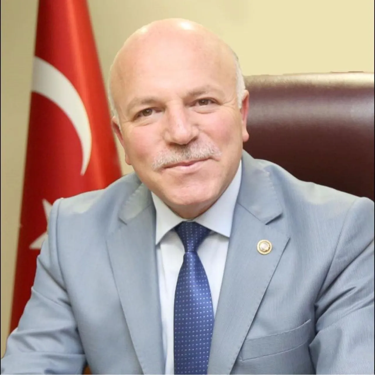 ERZURUM BÜYÜKŞEHİR BELEDİYE BAŞKANI MEHMET SEKMEN, ERZURUMSPOR FK’NIN SÜPER LİG YOLCULUĞUNDA EMİN...