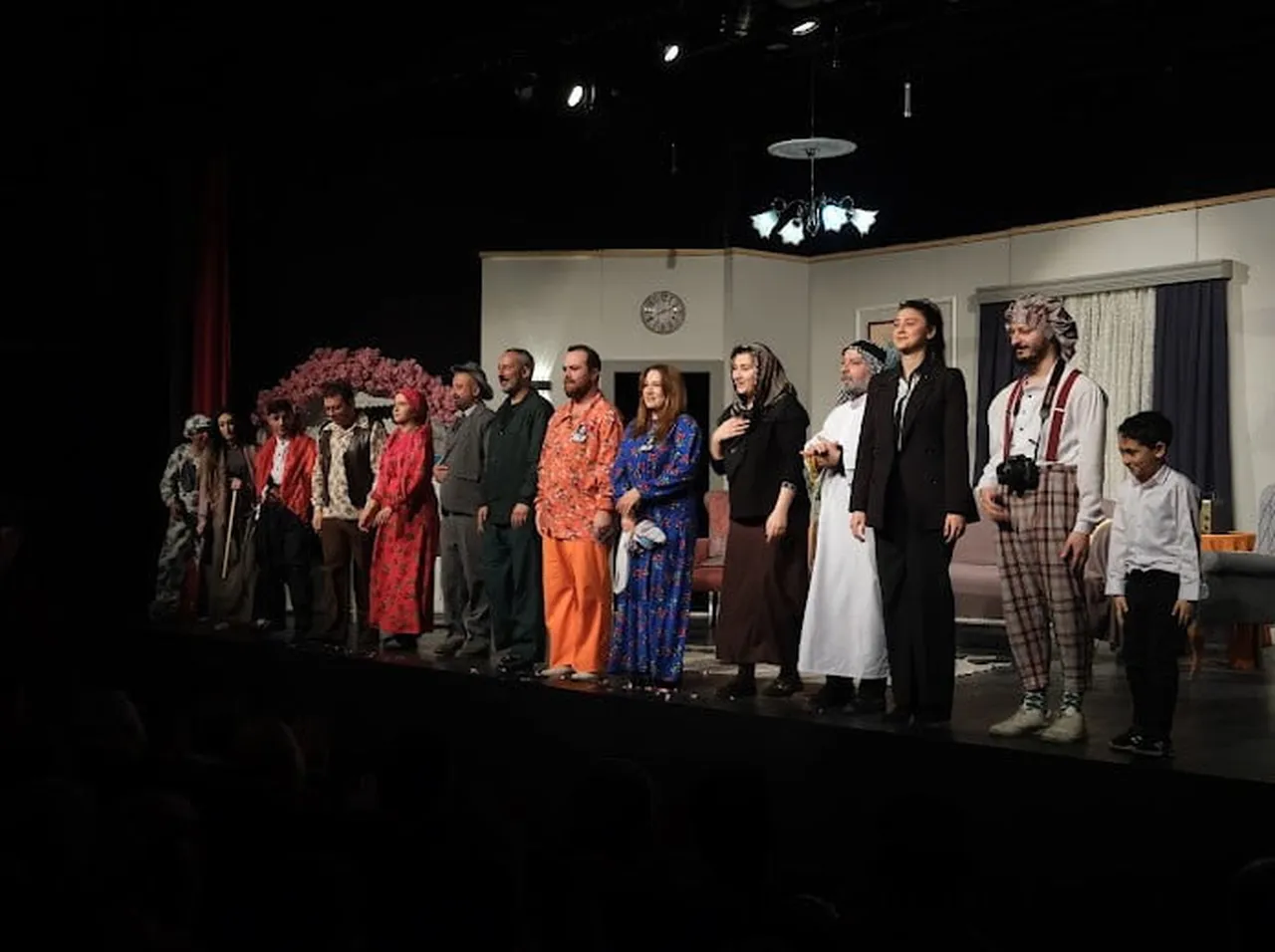 ERZURUM BÜYÜKŞEHİR BELEDİYESİ ŞEHİR TİYATROSU TARAFINDAN SAHNELENEN "ORGANİYASYON-HELVAYI YEDİK"...