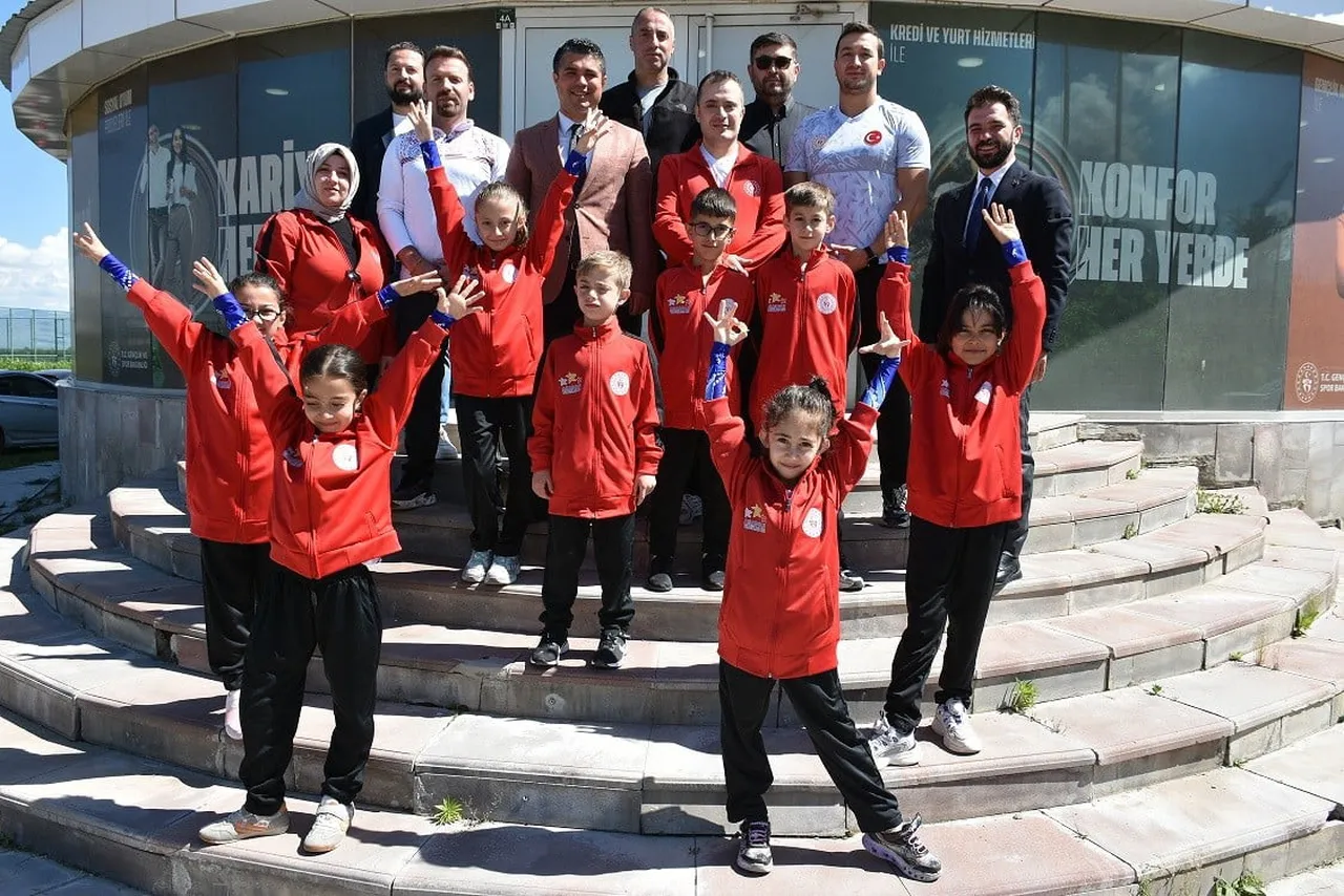 ERZURUM GENÇLİK SPOR KULÜBÜ CİMNASTİKÇİLERİ TRABZON’DA YAPILACAK OLAN ANALİG BÖLGE BİRİNCİLİĞİ...
