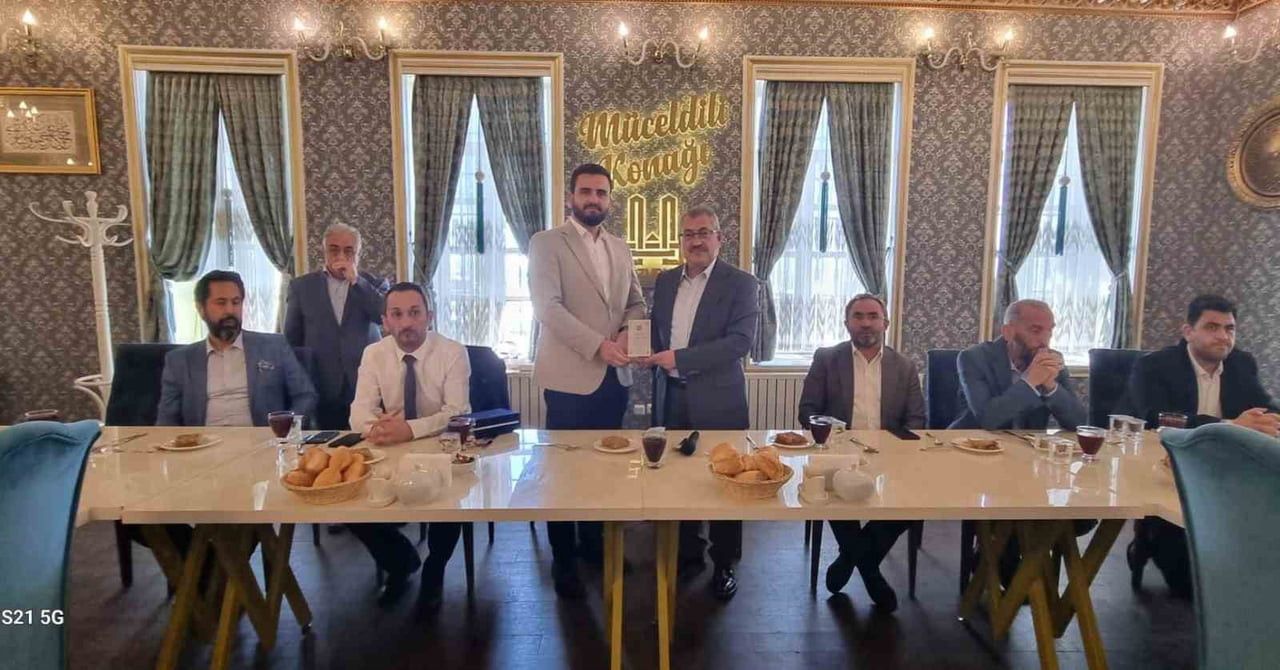 ERZURUM MÜFTÜSÜ YAŞAR ÇAPÇI BAŞKANLIĞINDA; İL MÜFTÜ YARDIMCILARI VE İLÇE MÜFTÜLERİNİN KATILIMIYLA...