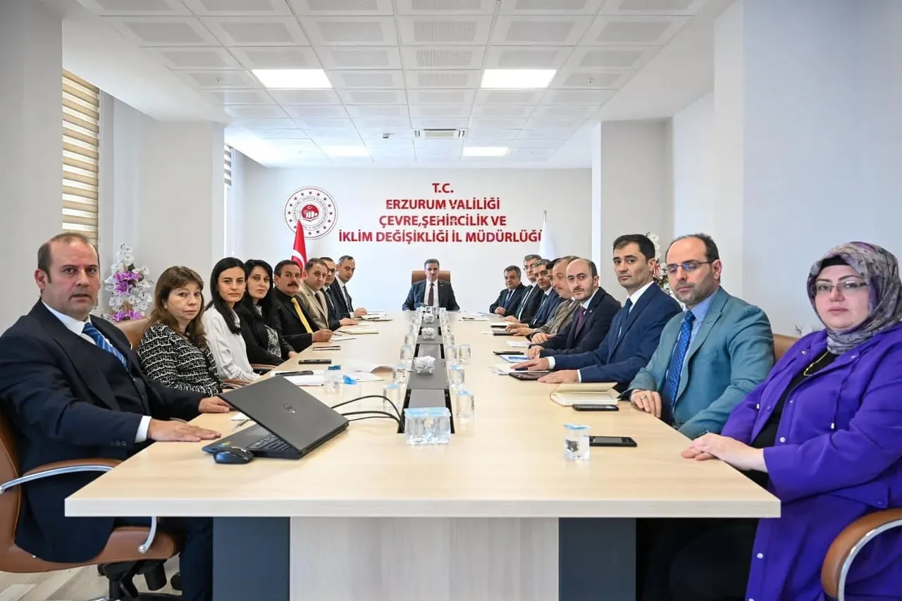 ERZURUM VALİSİ AYDIN BARUŞ, ÇEVRE, ŞEHİRCİLİK VE İKLİM DEĞİŞİKLİĞİ İL MÜDÜRLÜĞÜNÜ ZİYARET EDEREK...
