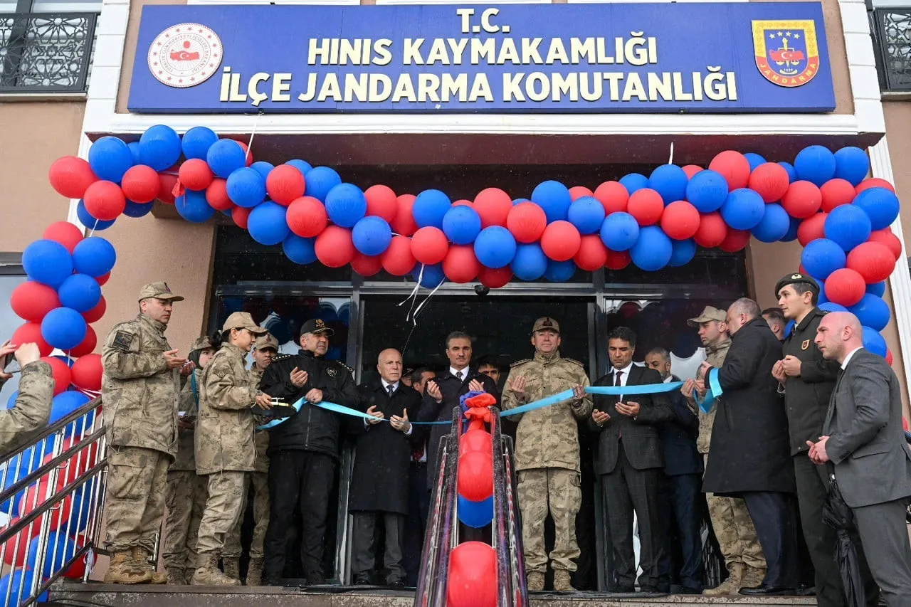 ERZURUM VALİSİ AYDIN BARUŞ, HINIS İLÇESİNDE GERÇEKLEŞTİRDİĞİ PROGRAM KAPSAMINDA BİR DİZİ ZİYARET...
