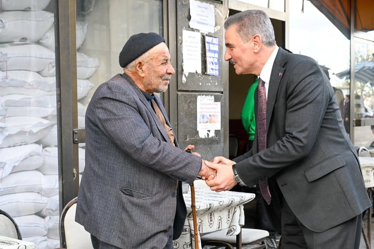 ERZURUM VALİSİ AYDIN BARUŞ, PASİNLER İLÇESİNDE ÖNCE ALVARLI EFE HAZRETLERİ’NİN KABRİNİ ZİYARET...