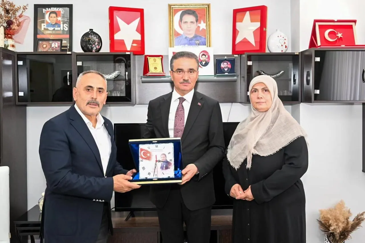 ERZURUM VALİSİ AYDIN BARUŞ, VATAN UĞRUNA CANLARINI FEDA EDEN KAHRAMAN ŞEHİTLERİN EMANETİ OLAN...