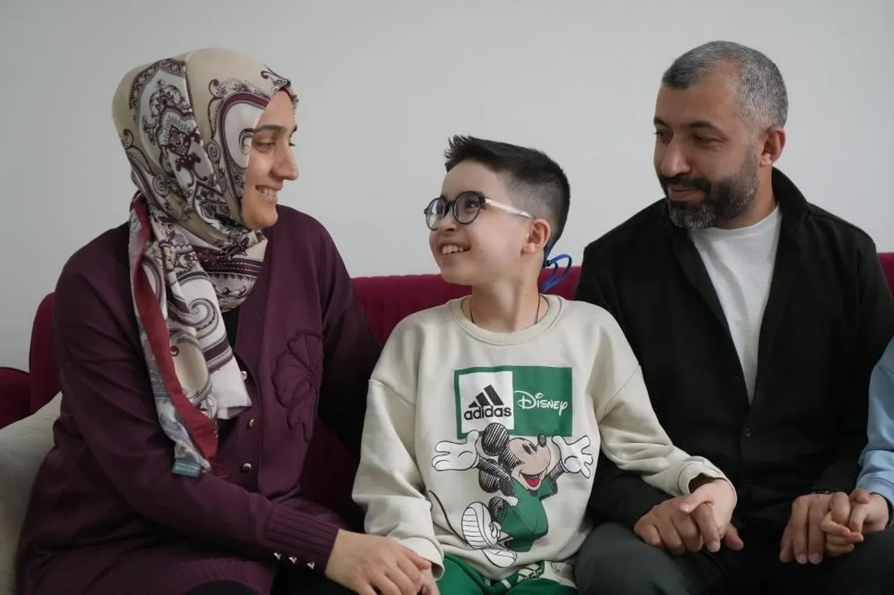 ERZURUM'DA ÖLÜMCÜL DUCHENNE MUSKÜLER DİSTROFİ (DMD) İLE MÜCADELE EDEN 10 YAŞINDAKİ AHMET SAMİ...