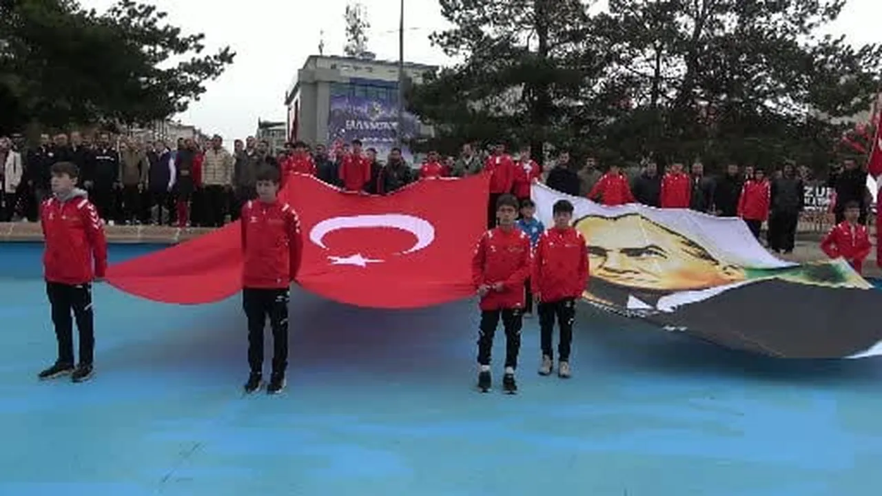 Erzurum'da yağmur 19 Mayıs coşkusuna engel olamadı