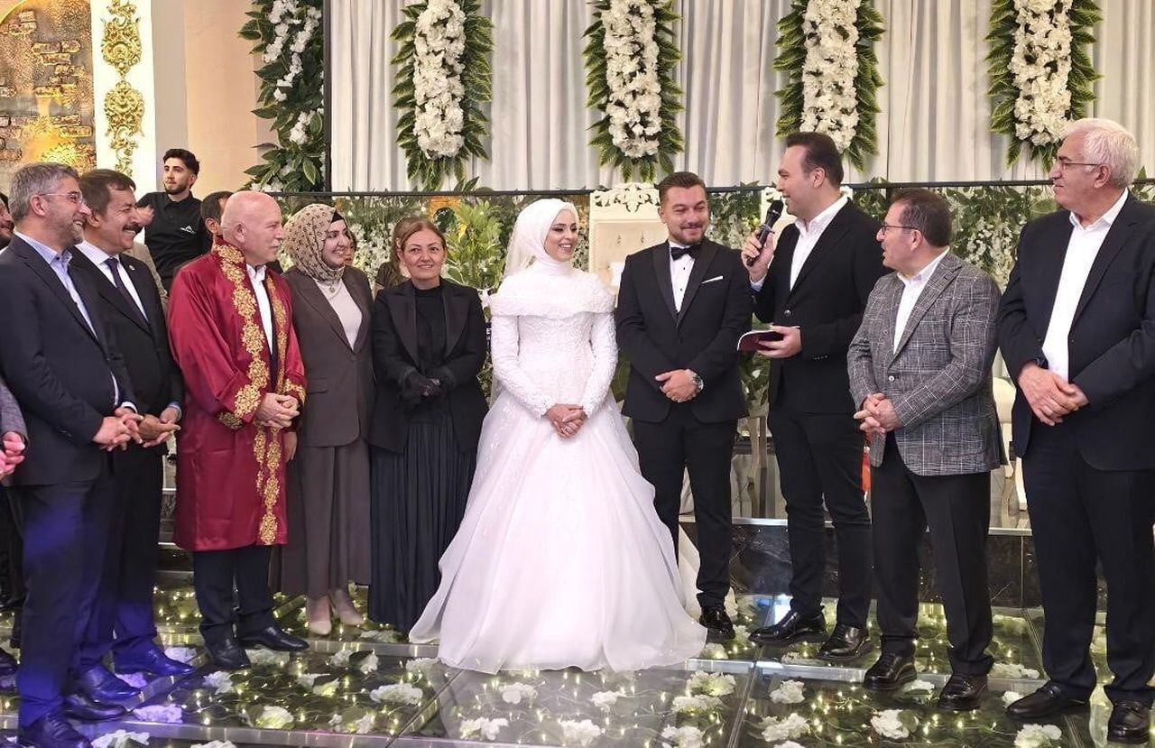 ERZURUM'UN KÖKLÜ AİLELERİNDEN KINALI VE DORMAN AİLELERİ, DÜZENLENEN GÖRKEMLİ DÜĞÜN VE NİKÂH...
