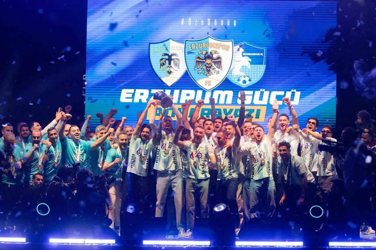 ERZURUMSPOR FK, 5 YIL ARANIN ARDINDAN YENİDEN SÜPER LİG’E YÜKSELDİ. SON 8 YILDA ÜÇÜNCÜ KEZ SÜPER...