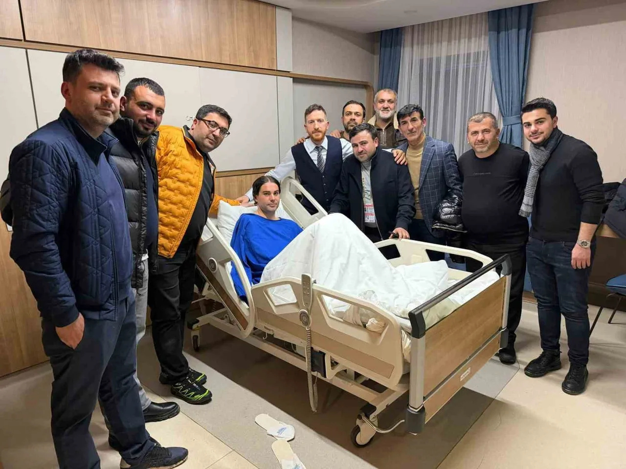 ERZURUMSPOR YÖNETİMİ BOLUSPOR MAÇINDA SAKATLANAN FİLE BEKÇİSİ MATİJA ORBANİC’İ HASTANEDE ZİYARET...