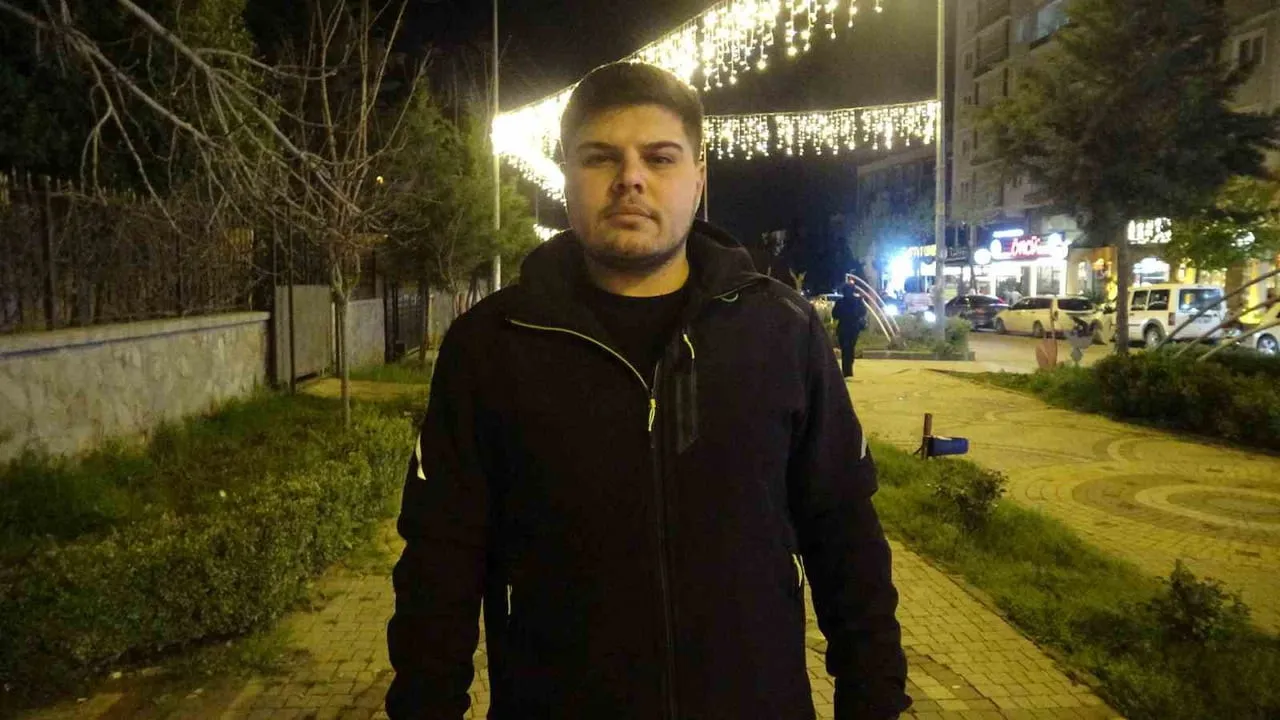 ESKİ CHP GENÇLİK KOLLARI BAŞKANI RESUL EMRE ÇÜRÜKOĞLU AÇIKLAMA YAPTI