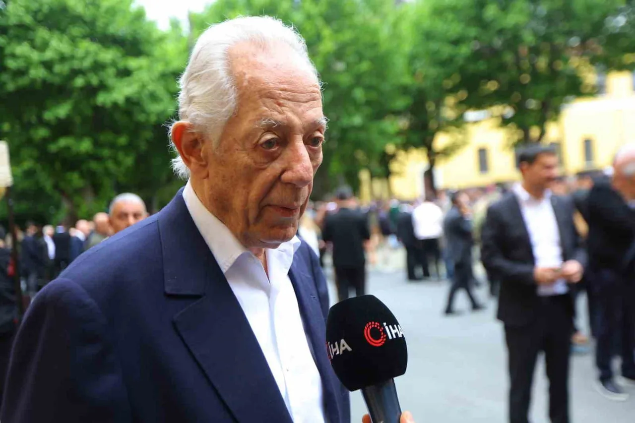 ESKİ GALATASARAY BAŞKANI FARUK SÜREN, İHLAS HABER AJANSI (İHA) MUHABİRİNE AÇIKLAMALARDA...