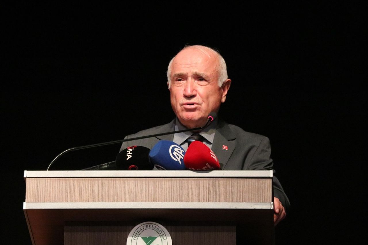 Eski TBMM Başkanı Cemil Çiçek  Bozok Üniversitesince düzenlenen Yozgat Belediyesi Büyük Sinema...