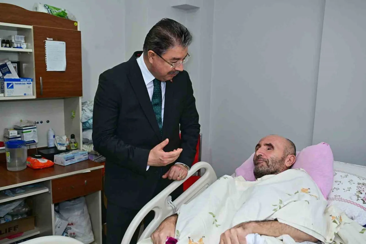 ESKİŞEHİR VALİSİ DR. ERDİNÇ YILMAZ, ENGELLİLER HAFTASI KAPSAMINDA ZEKERİYA SOĞUK VE AİLESİNİ...