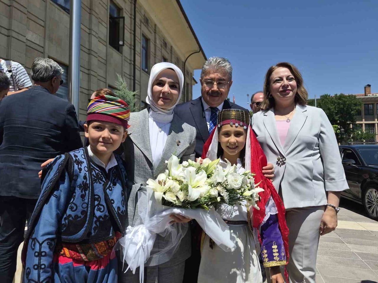 ESKİŞEHİR VALİSİ DR. ERDİNÇ YILMAZ, KENTE GELEN AİLE VE SOSYAL HİZMETLER BAKANI MAHİNUR ÖZDEMİR...