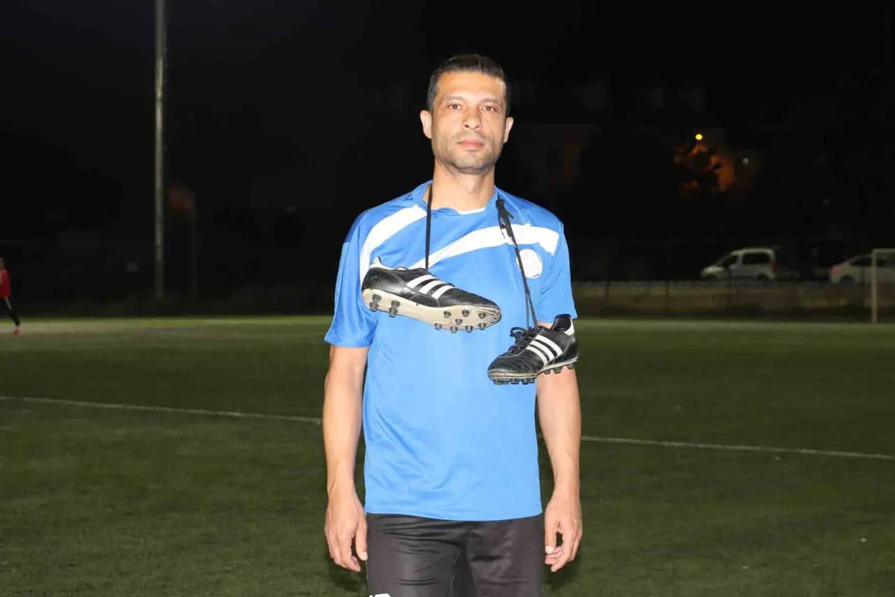 ESKİŞEHİR'DE 39 YILDIR AMATÖR OLARAK FUTBOL OYNAYAN VE ŞEHRİN EN YAŞLI AKTİF FUTBOLCUSU UNVANINI...