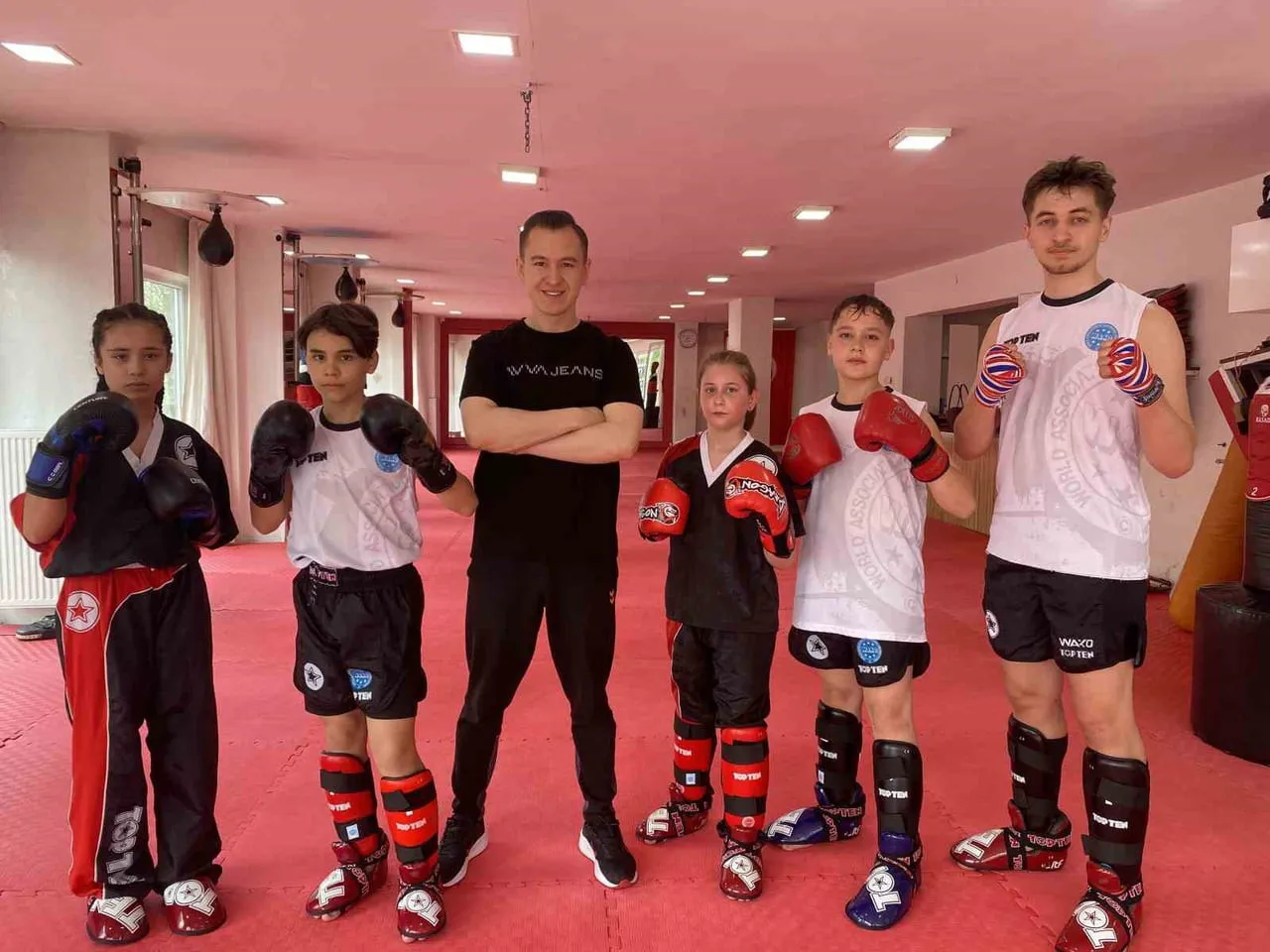ESKİŞEHİR'DE ANTRENÖR OLAN CENK AYGÜN, ANTALYA'DA DÜZENLENECEK OLAN TURKİSH OPEN WAKO WORLD CUP...