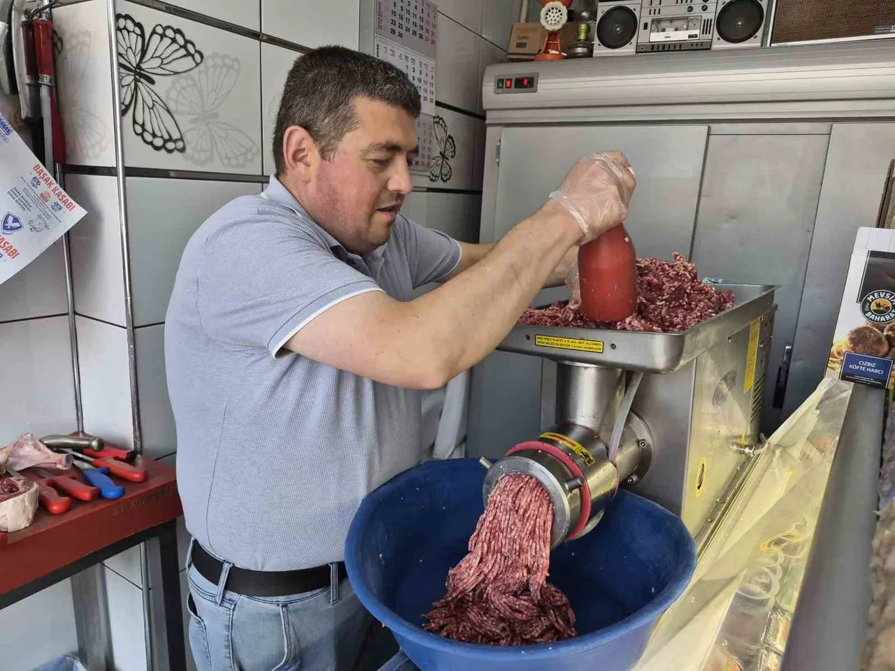 ESKİŞEHİR'DE KADİR ŞEN, SICAK HAVALARDA DOLAPTA ET VE TAVUK BULUNDURURKEN DAHA DİKKATLİ OLUNMASI...