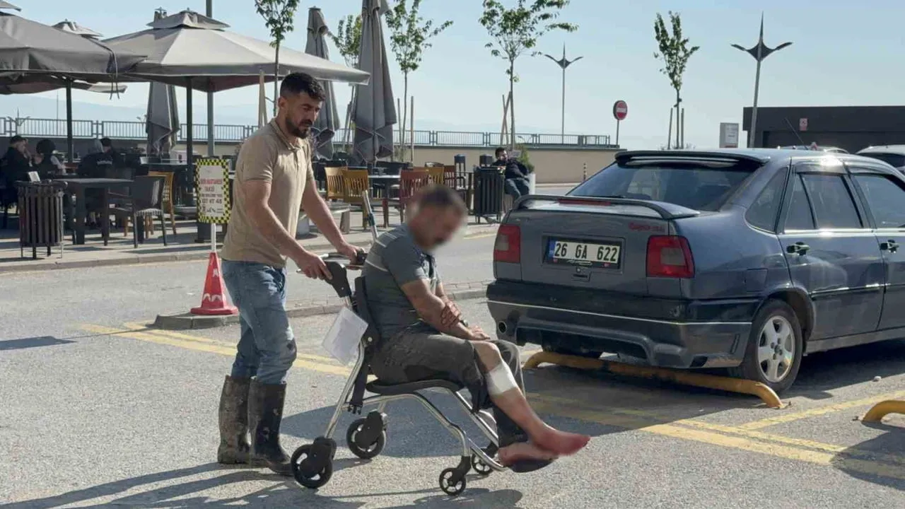 ESKİŞEHİR’DE KURBAN BAYRAMI’NIN İLK GÜNÜ KURBAN KESERKEN KENDİLERİNİ YARALAYAN ACEMİ KASAPLAR...