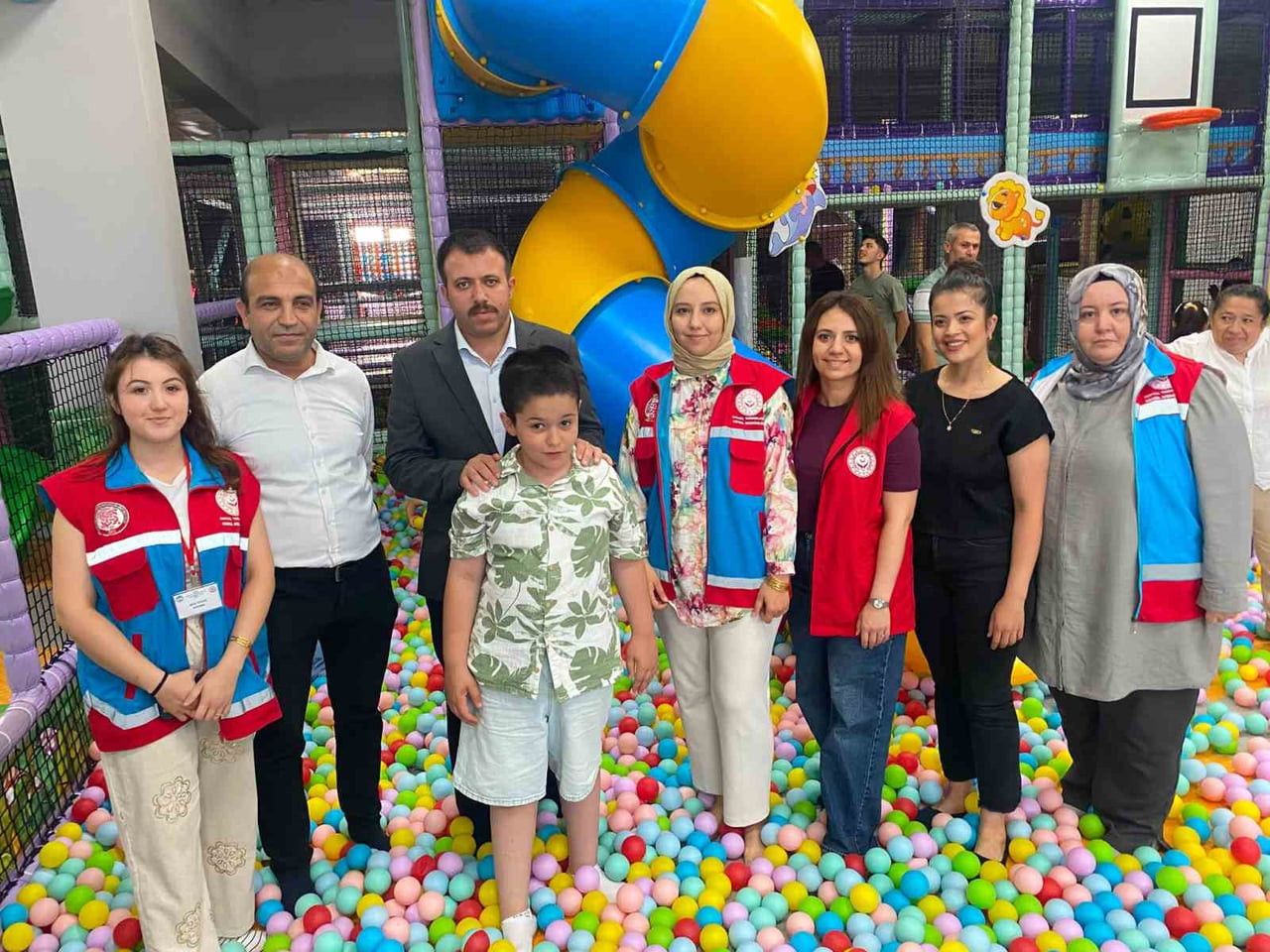 ETKİNLİKTE ÖZEL BİREYLER VE AİLELERİ EĞLENCELİ AKTİVİTELERLE UNUTULMAZ BİR GÜN...
