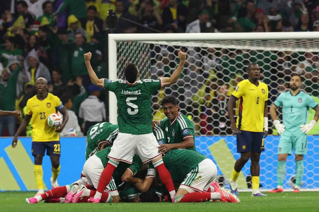 EV SAHİBİ ÜLKELERDEN MEKSİKA, 2026 FIFA DÜNYA KUPASI SON 32 TURU'NDA EKVADOR'U 2-0 MAĞLUP EDEREK...