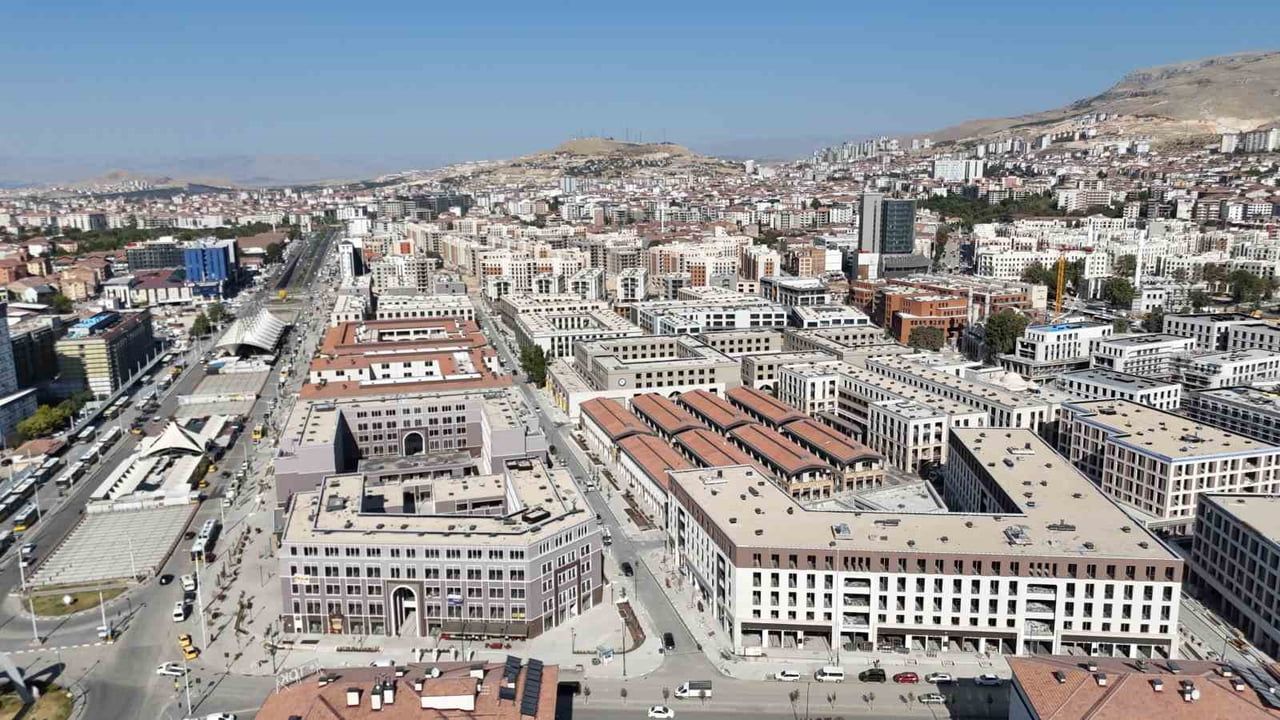 YENİ ÇARŞI'DA TİCARİ HAYAT YENİDEN CANLANIYOR