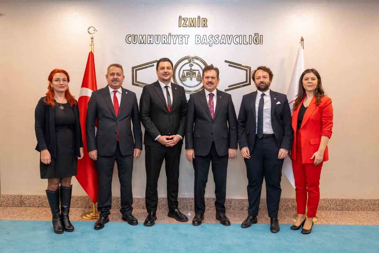 İZMİR BAROSU BAŞKANLIĞINA SEÇİLEN AV. SERHAT SÖKMEN VE YENİ YÖNETİM KURULU, İZMİR CUMHURİYET...