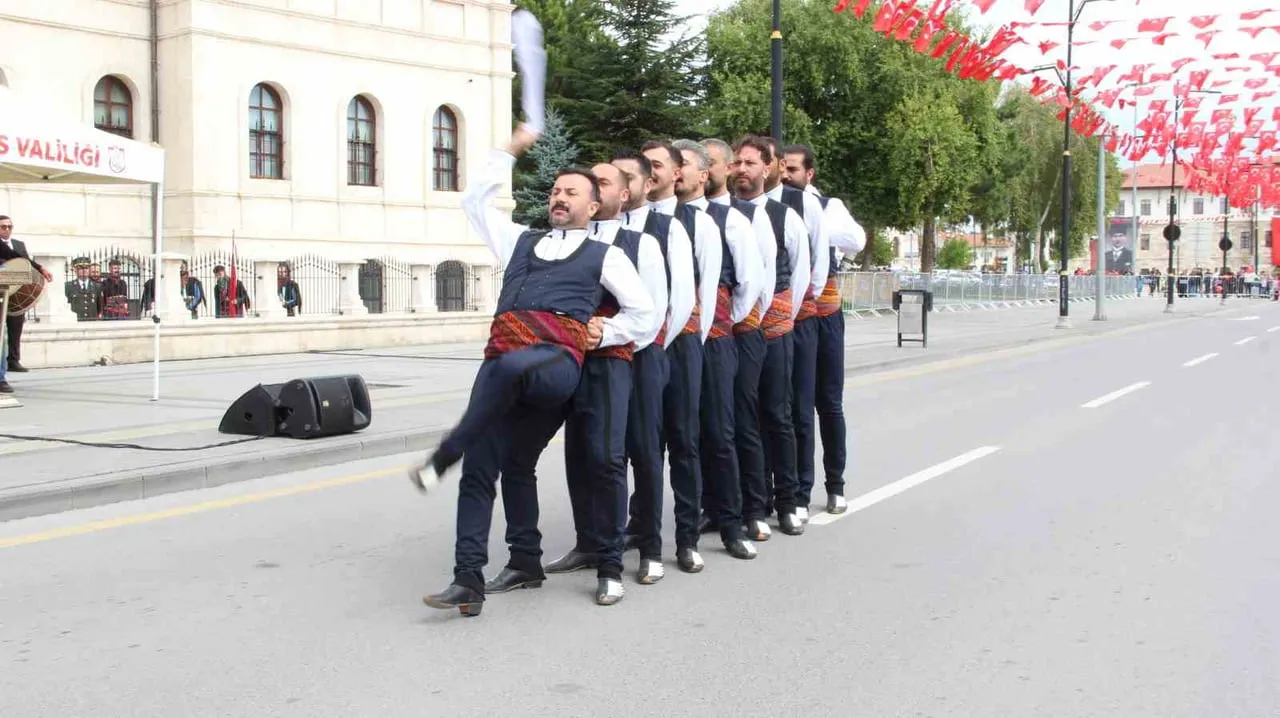 SİVAS’TA 30 AĞUSTOS ZAFER BAYRAMI'NIN 104'ÜNCÜ YIL DÖNÜMÜ KUTLAMALARINDA GÜVENLİK GÜÇLERİ TÖREN...
