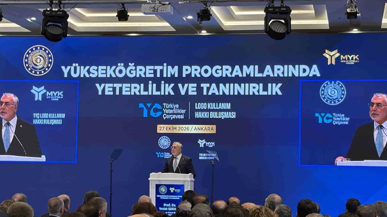 ÇALIŞMA VE SOSYAL GÜVENLİK BAKANI VEDAT IŞIKHAN, PROGRAMDA BİR KONUŞMA YAPTI