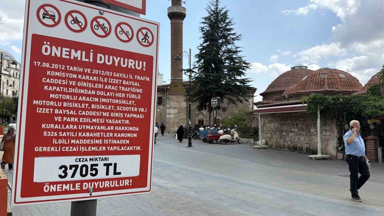 BOLU’DA ARAÇ TRAFİĞİNE KAPALI İZZET BAYSAL CADDESİ’NDE MOTOSİKLET, BİSİKLET VE SCOOTER...