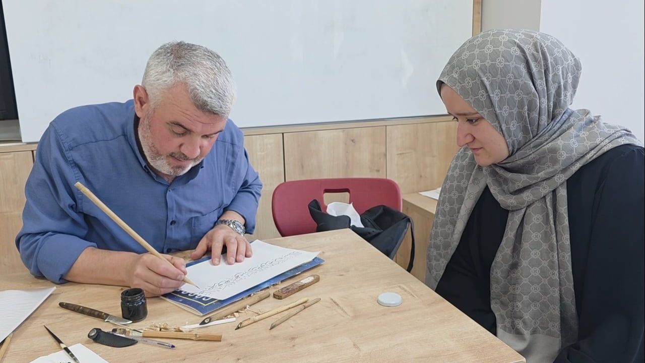 KÜTAHYA'DA ÖĞRENCİ VE YETİŞKİNLERE YÖNELİK DÜZENLENEN HÜSN-İ HAT KURSU, GELENEKSEL TÜRK-İSLAM...