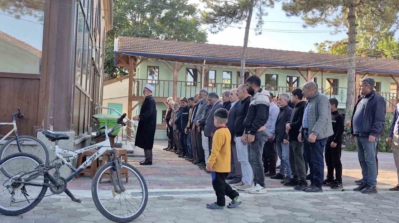 ESKİŞEHİR’DE 15 YAŞINDAKİ YEĞENİ TARAFINDAN TABANCAYLA VURULARAK HAYATINI KAYBEDEN MUHAMMED...