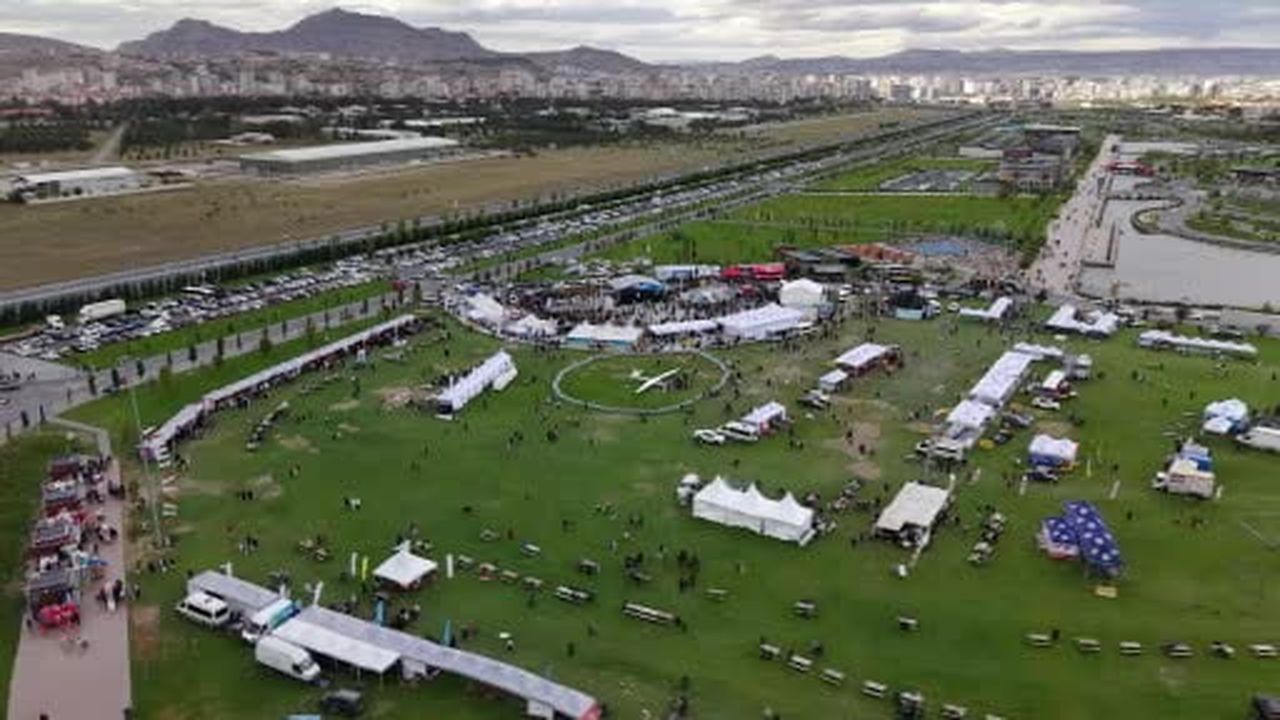 Kayserililer, bilim ve teknoloji heyecanını BİLİMFEST'te yaşıyor