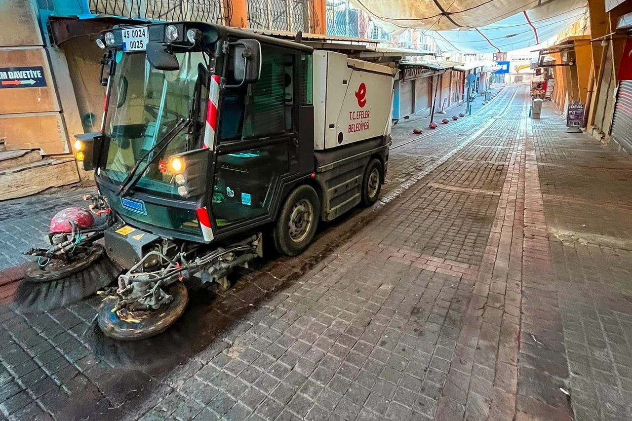 EFELER BELEDİYESİ EKİPLERİ, AYAKKABICILAR ÇARŞISI, HASIR PAZARI VE ZAFER MAHALLESİ'NDE KAPSAMLI...