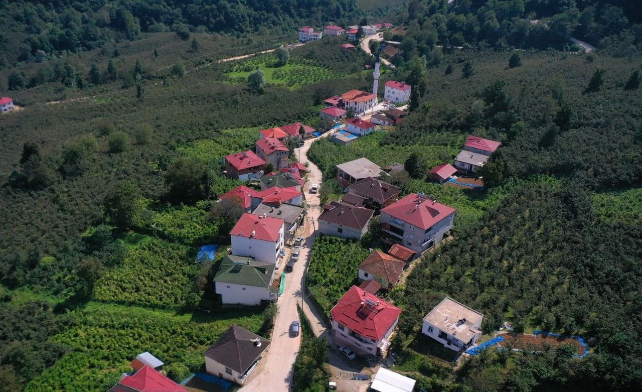 BÜYÜKŞEHİR BELEDİYESİ EKİPLERİ TARAFINDAN YOĞUN YAPILAŞMANIN BULUNDUĞU GÜZERGAHTA GERÇEKLEŞTİRİLEN...