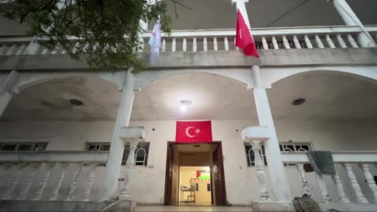 Türk Kızılay, Gazze Şeridi’nde yerinden edilmiş Filistinlilere her gün binlerce öğün yemek...