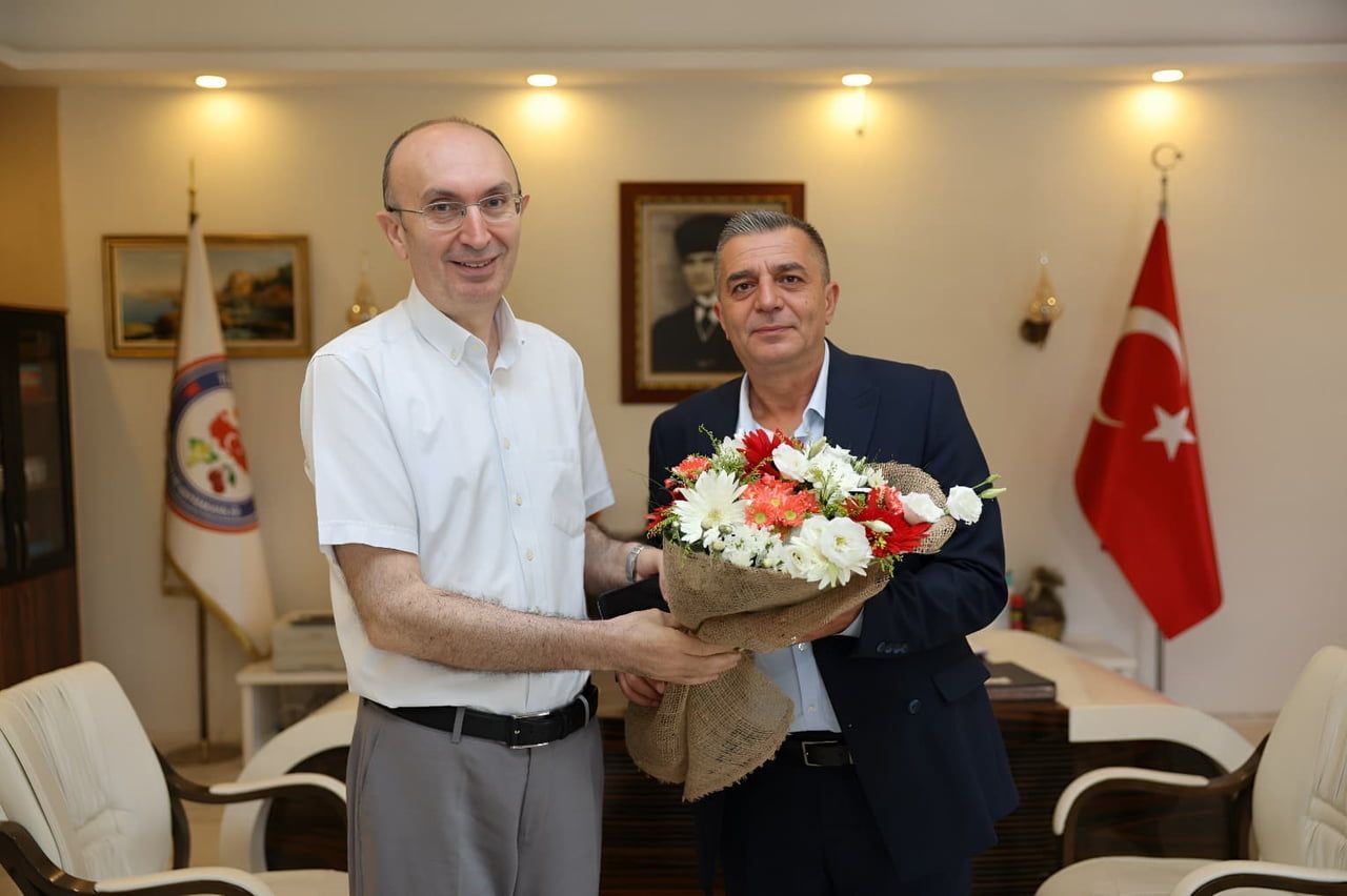 ŞEHZADELER BELEDİYE BAŞKANI HAKAN ŞİMŞEK (SAĞDAKİ), GÖREVE YENİ BAŞLAYAN ŞEHZADELER KAYMAKAMI...