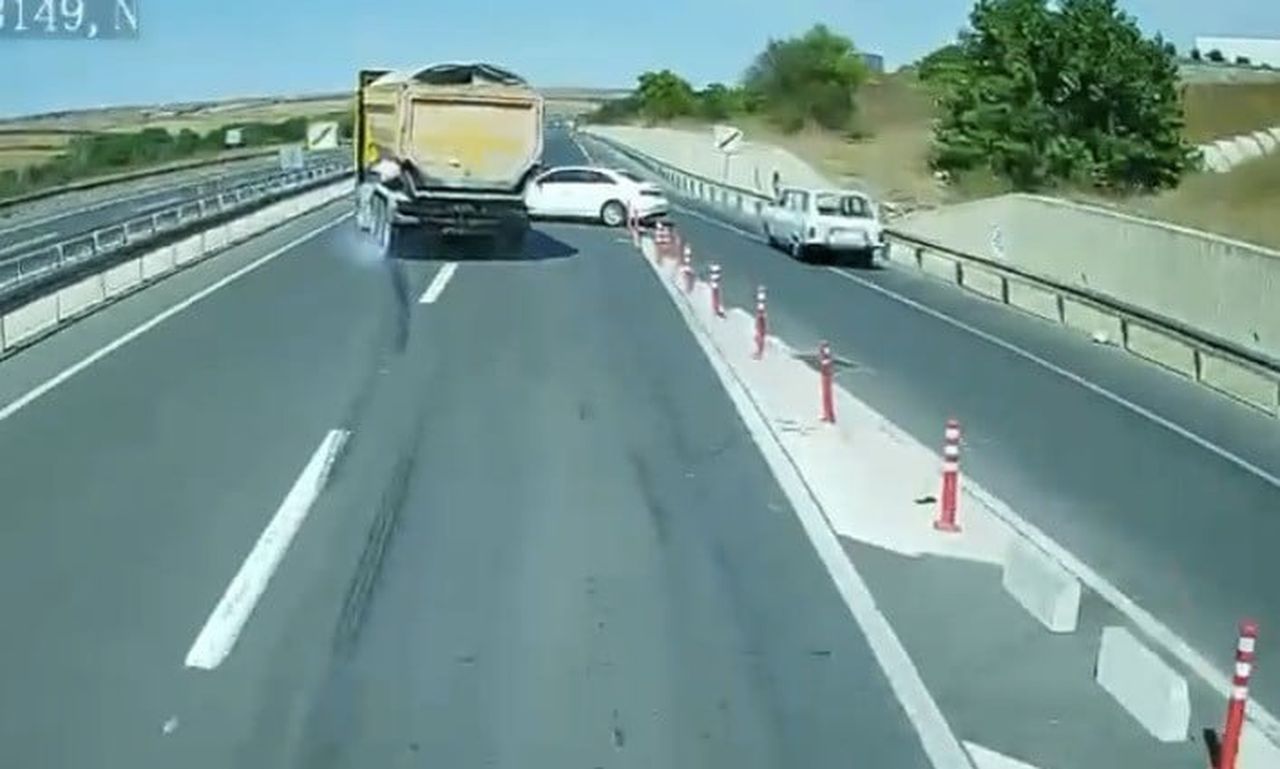 TEKİRDAĞ'DA ÇORLU ÇEVRE YOLU HATİP MAHALLESİ GİRİŞİNDEKİ BÖLÜNMÜŞ YOLDA, KONTROLSÜZ DÖNÜŞ YAPARAK...