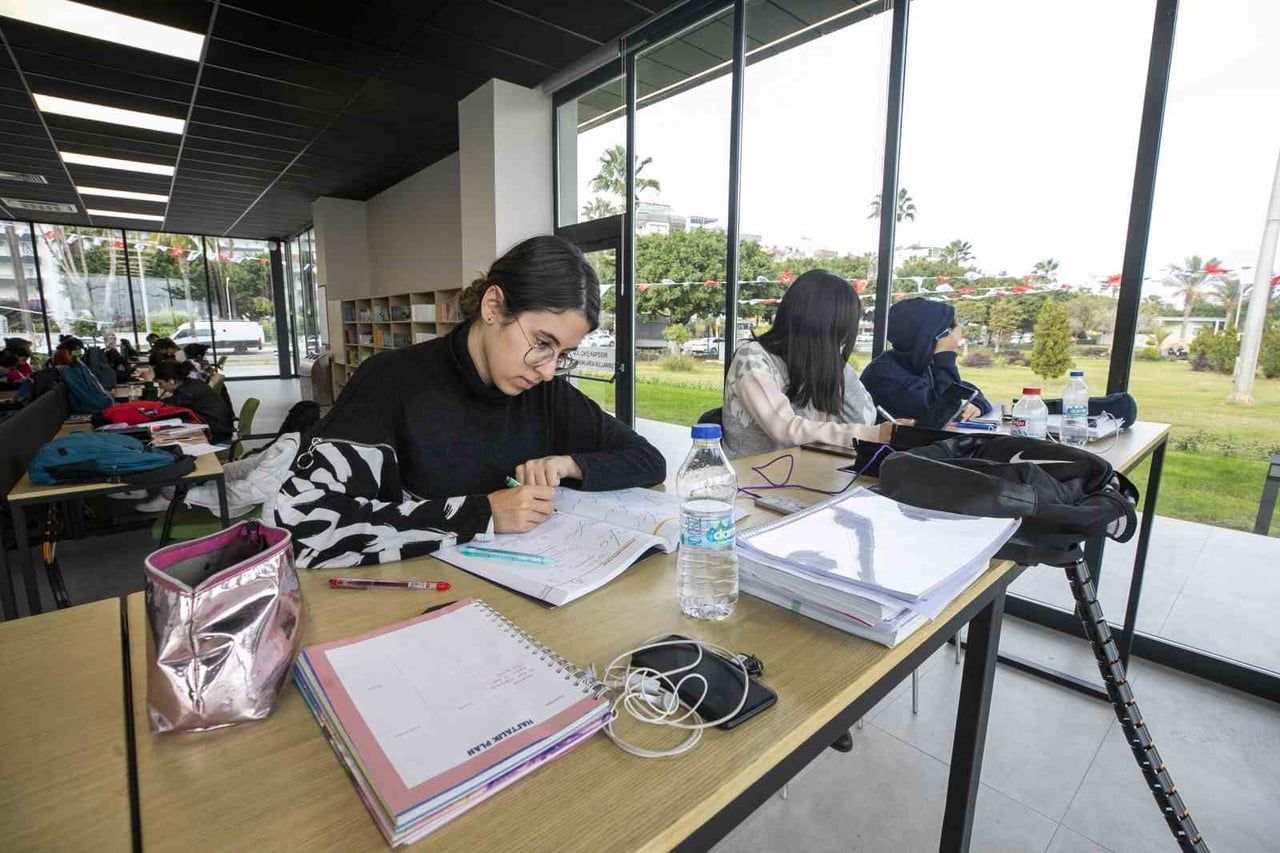MERSİN, ÜNİVERSİTE ARAŞTIRMALARI LABORATUVARI (ÜNİAR) TARAFINDAN HAZIRLANAN 'ÖĞRENCİ DOSTU...