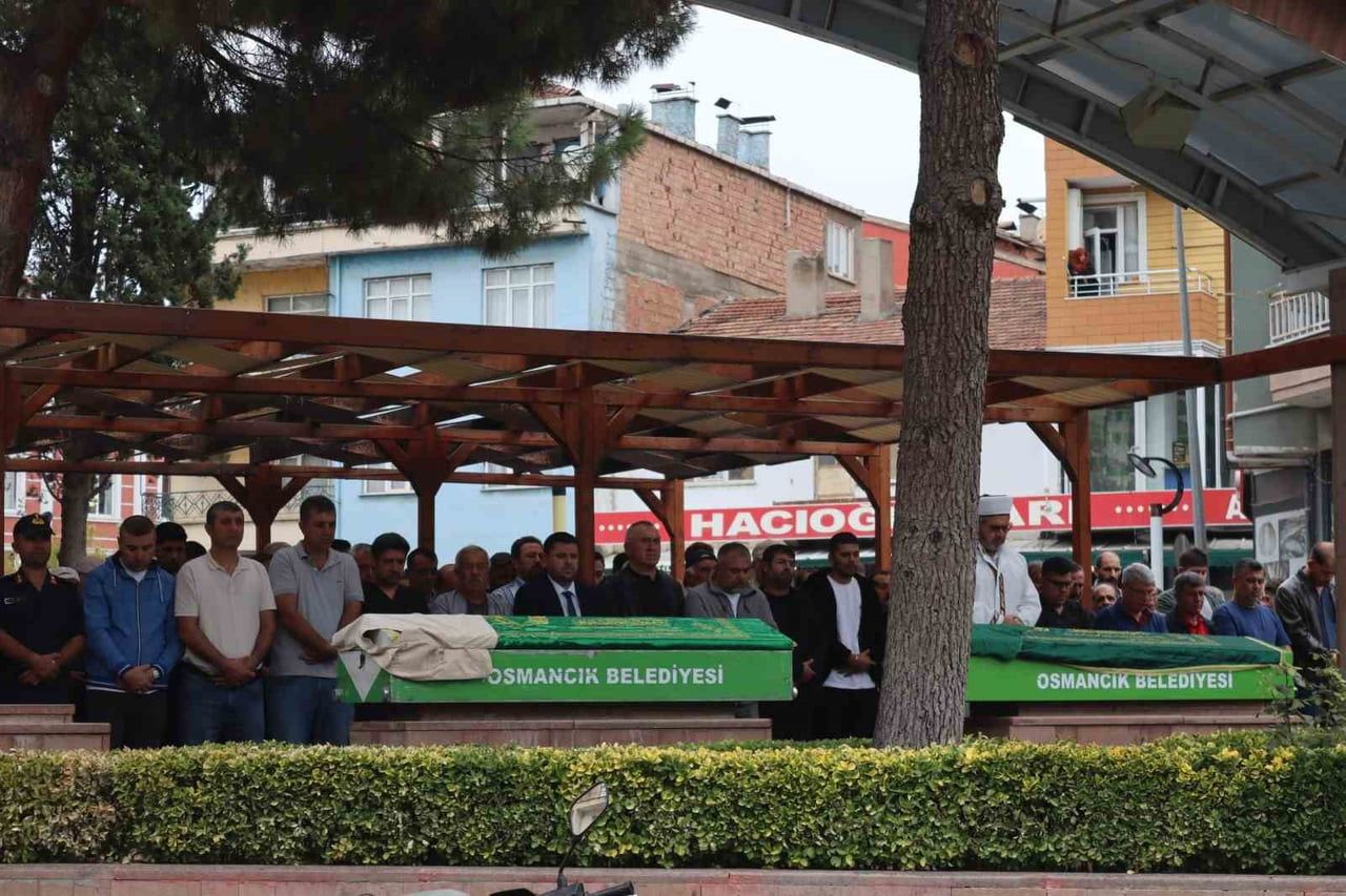 ÇORUM'UN OSMANCIK İLÇESİNDE ESKİ EŞİ TARAFINDAN ÇALIŞTIĞI MARKETTE SİLAHLA VURULARAK HAYATINI...