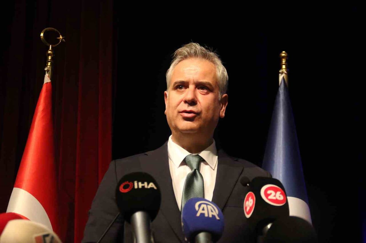 PROF. DR. HASAN BASRİ YALÇIN, ANADOLU ÜNİVERSİTESİ YUNUS EMRE KAMPÜSÜ'NDE GERÇEKLEŞTİRİLEN...