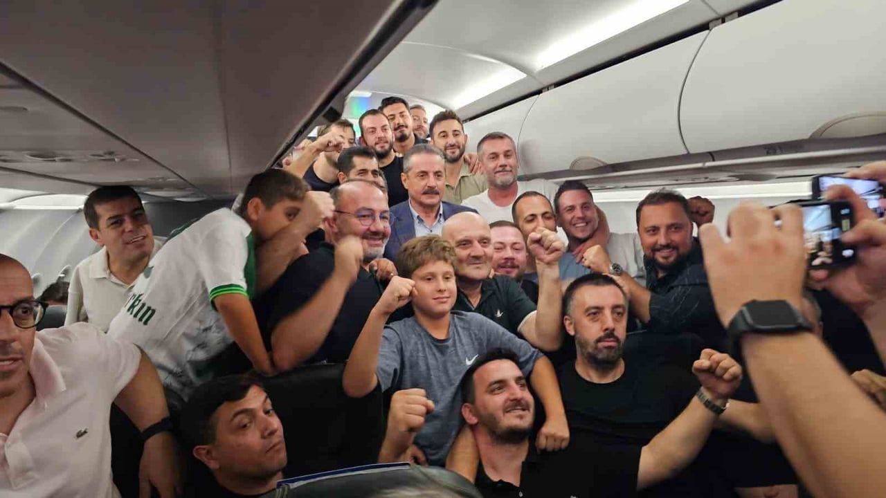 BATMAN DÖNÜŞÜNDE BURSASPOR’UN GEÇMİŞİNDEN GELECEK HEDEFLERİNE KADAR BİRÇOK KONUDA KONUŞAN AK PARTİ...